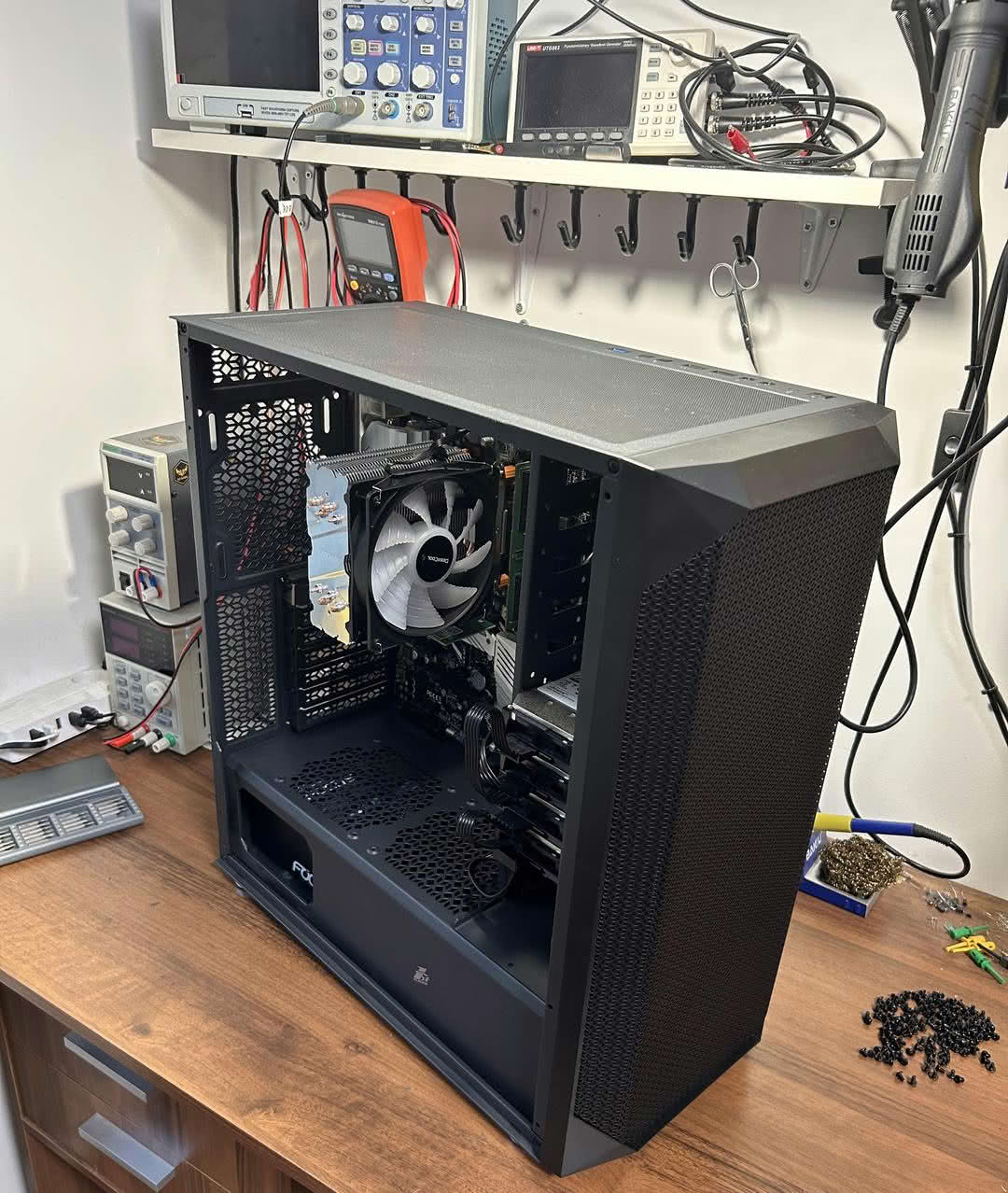 Computador aberto para manutenção e upgrade